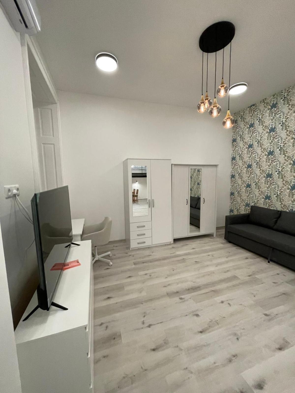 Szekely Apartment Near Deak Ferenc Square With Free Parking In Garage บูดาเปสต์ ภายนอก รูปภาพ