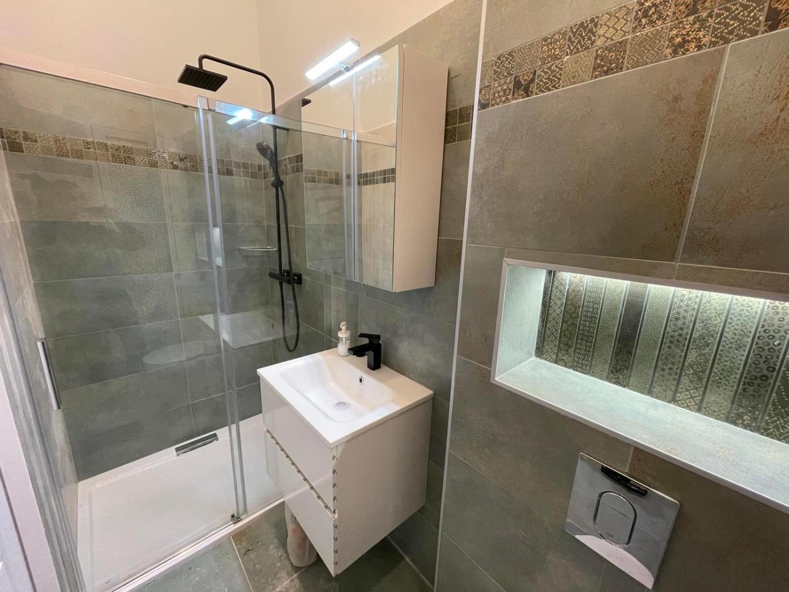 Szekely Apartment Near Deak Ferenc Square With Free Parking In Garage บูดาเปสต์ ภายนอก รูปภาพ